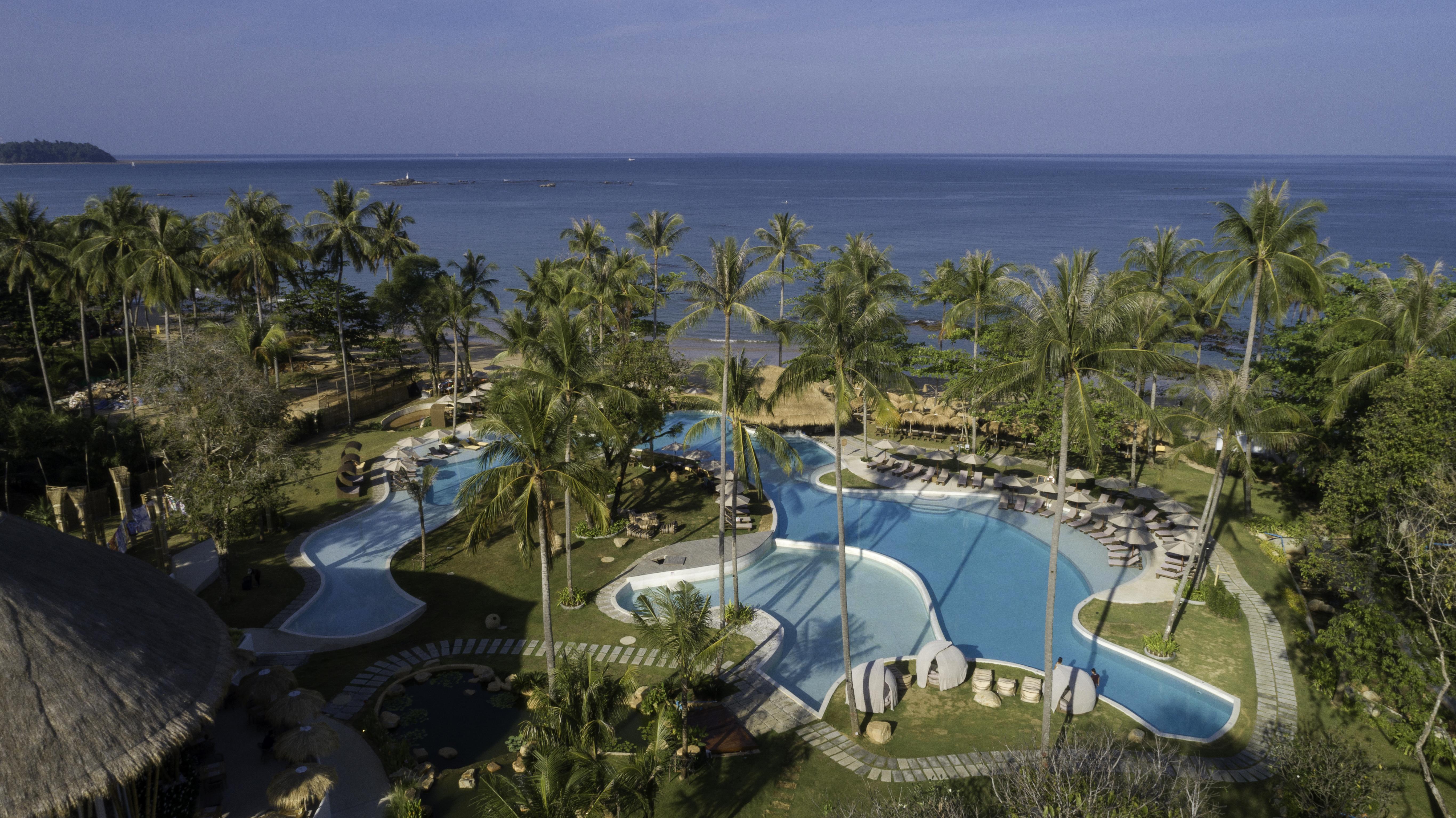 Eden Beach Khaolak Resort And Spa A Lopesan Collection Hotel - Sha Extra Plus Khao Lak Exterior foto The pool at the resort