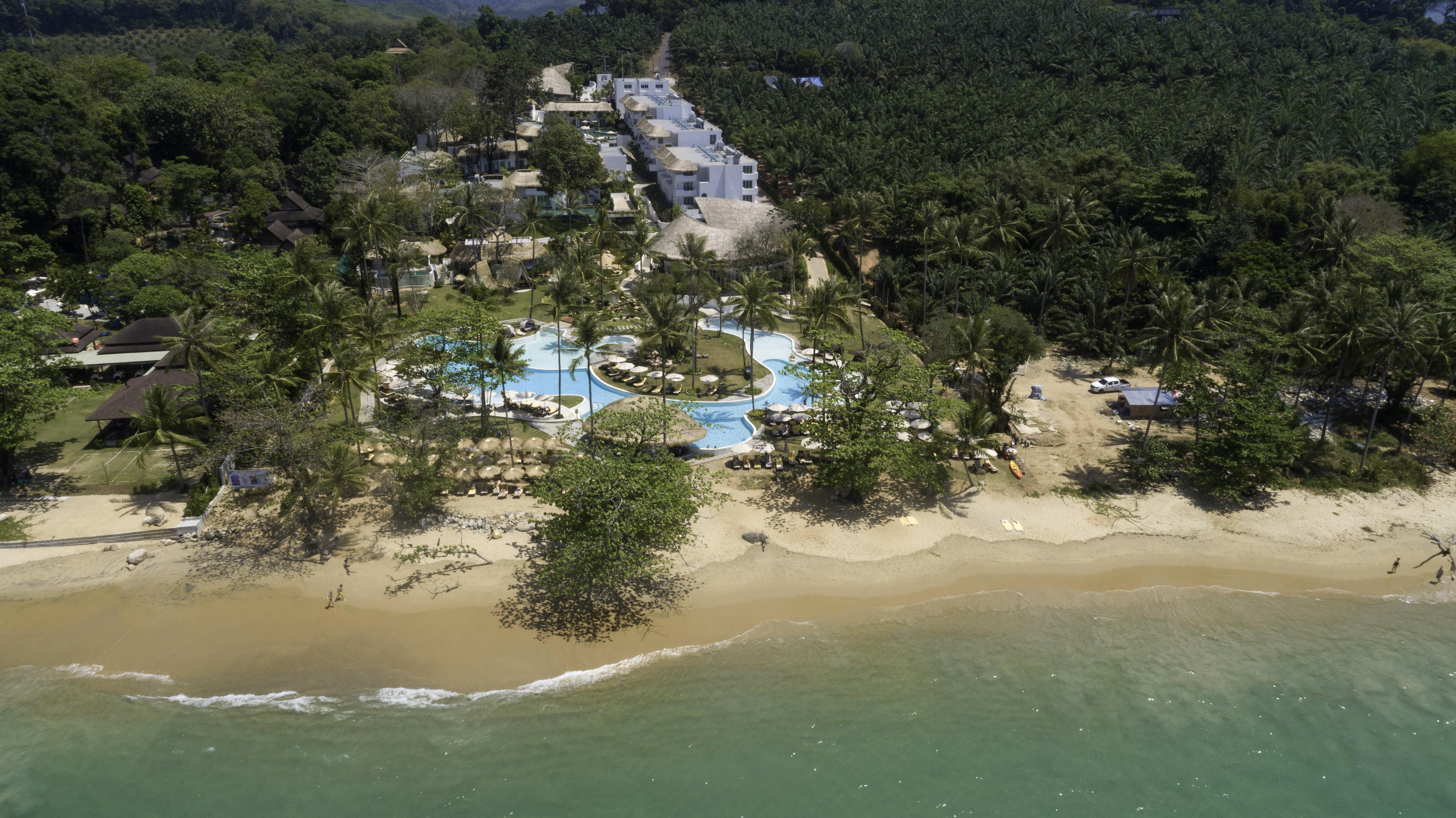 Eden Beach Khaolak Resort And Spa A Lopesan Collection Hotel - Sha Extra Plus Khao Lak Exterior foto Aerial view of the resort